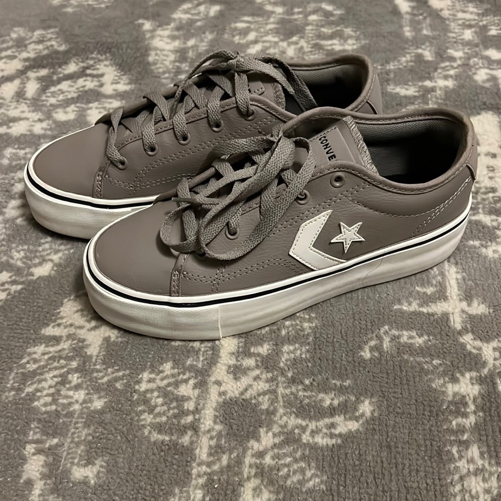 Brand new never worn chunky converse lace sneakers